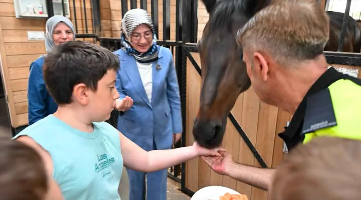 Polis Eşleri Derneği'nden anlamlı etkinlik