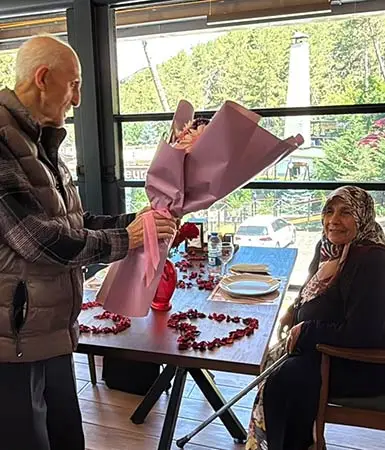 Kızılcahamam’da 57 yıllık eşine yemek sürprizi