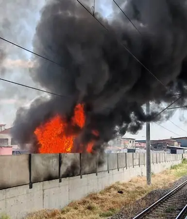 Sincan’da boş arazideki yangın tren istasyonuna sıçradı