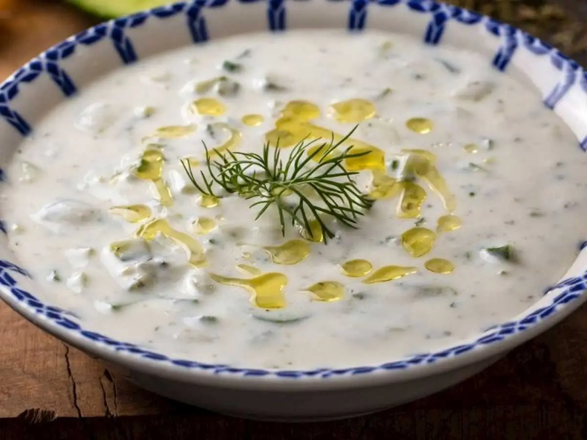 Hem serinletiyor hem hafifletiyor! İşte ödem atıcı yaz çorbası tarifi