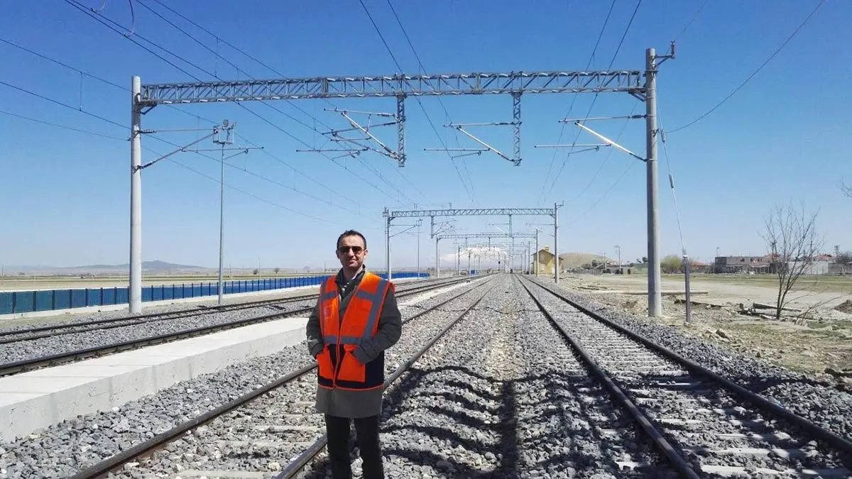 Raylardan tiyatroya 5'i ödüllü 20 oyun