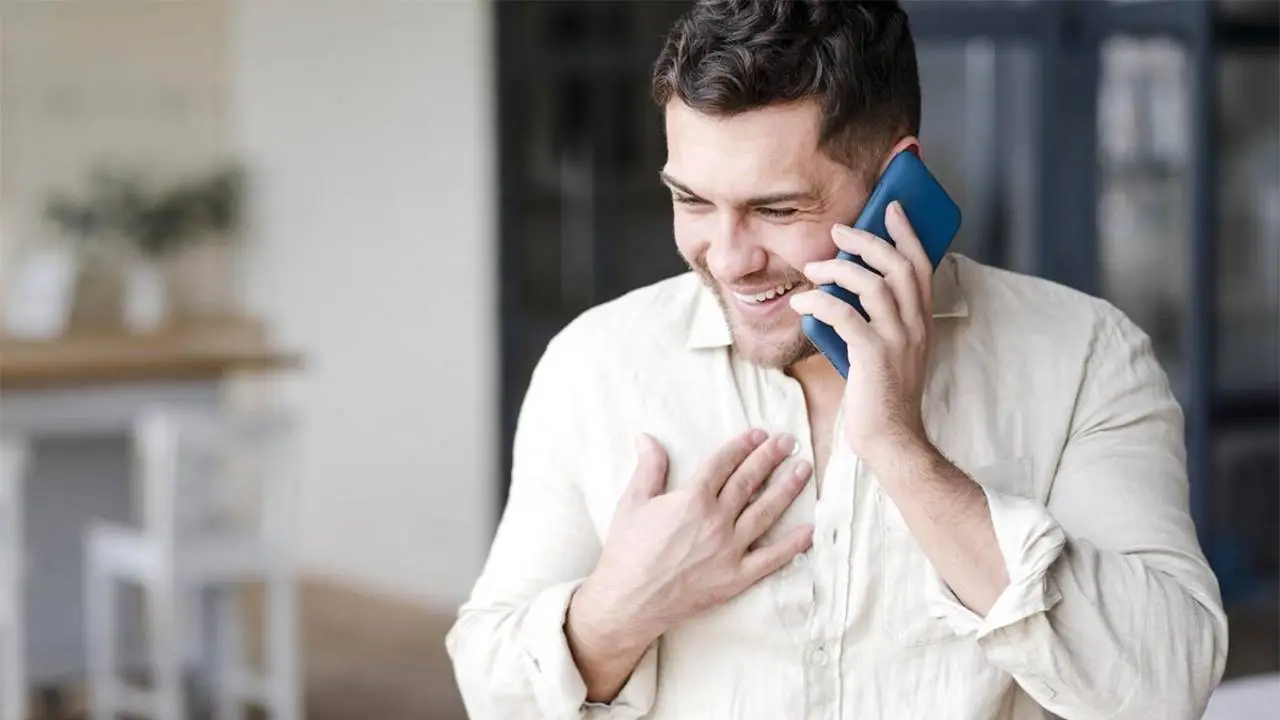 Telefonla konuşurken hepimiz neden bunu yapıyoruz? Şaşırtıcı sebebi...