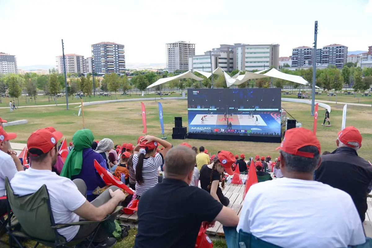 Kahramankazan’da dev ekranda çifte heyecan yaşandı