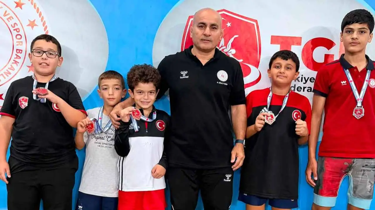Minik güreşçiler Başkentte tarih yazdılar